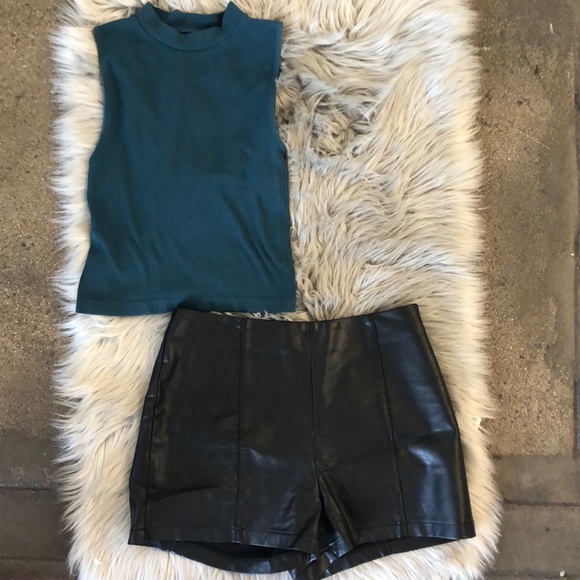 Crop top - Picture 2 of 2